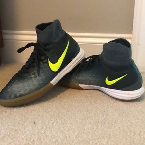 Y6 Nike indoor soccer shoes
